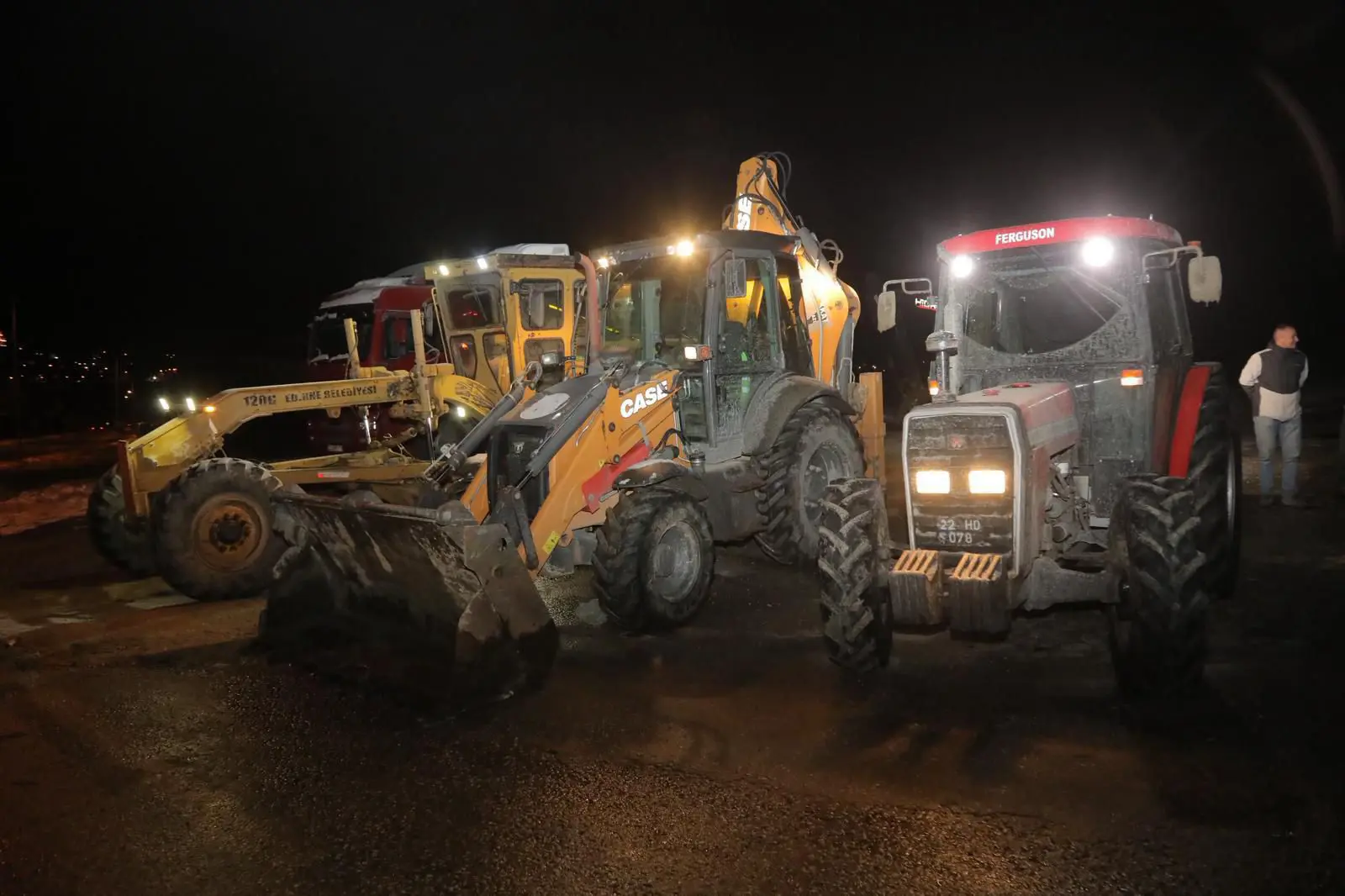 BAŞKAN FİLİZ GENCAN, BERAT KANDİLİ’NDE SAHADAYDI! galeri görseli